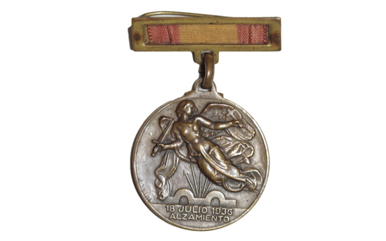 Condecoración Alzamiento Nacional 18 Julio 1936-1 Abril 1939 Año de la Victoria EBC-