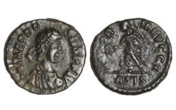 Valentiniano II, a nombre de Teodosio I AE4 384-387 d.C. Siscia EBC