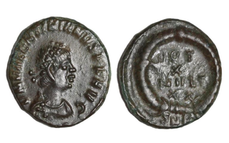 Valentiniano II AE4 378-383 d.C. Cyzicus EBC